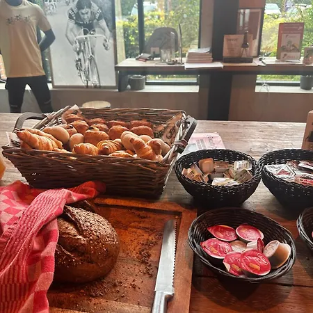 Cafe Coureur Hotel
